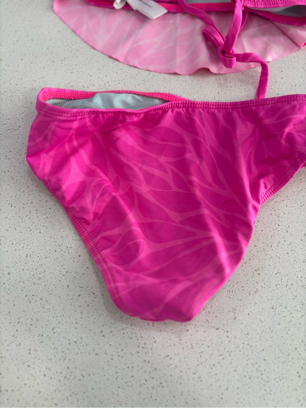 Vineyard Vines Girls Hot Pink Ruffle Two-Piece Swimsuit Size XS 5/6 - Picture 6 of 6
